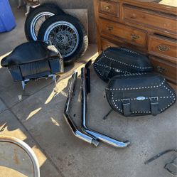 2005 Heritage Harley. Rims Tires Vansen Hines, Leather Hard Shell Bags, Rear Trunk 