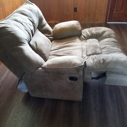 Extra Wide Recliner 