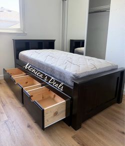 Twin Solid Wood Bed With 3 Drawers And Mattress $600