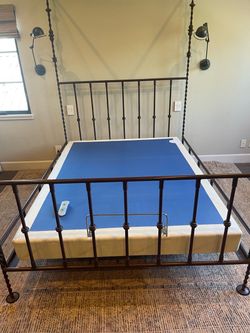 Tempur-Pedic Queen Adjustable Base w/ wireless remote