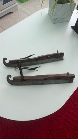 Primitive antique skates