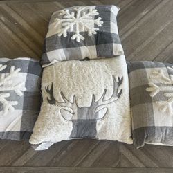 4 Christmas Decorative Pillows