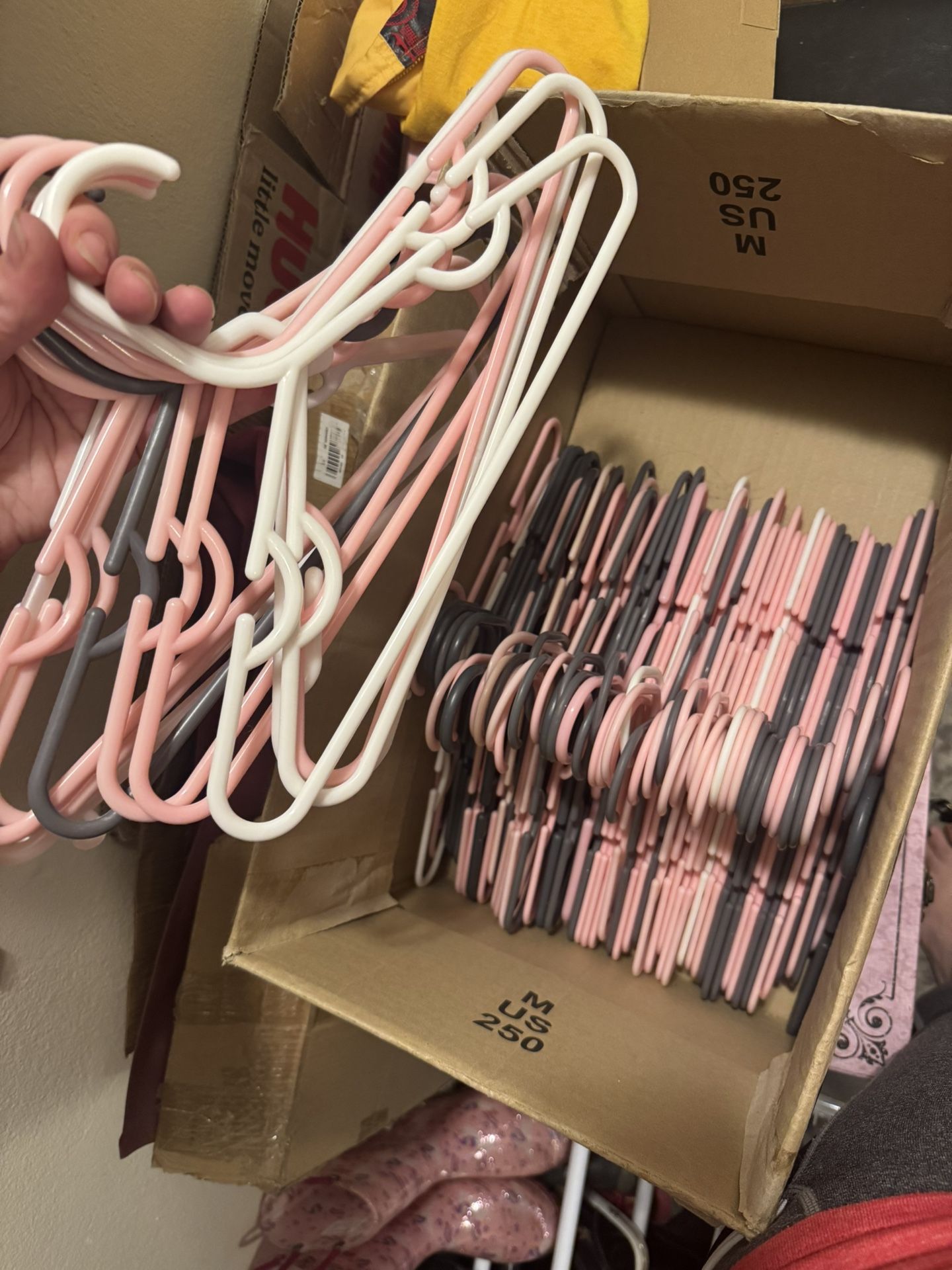 70 Kids Hangers