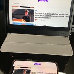 PORTABLE 12”INCH HD MONITOR Includes DVD BLUERAY WIFI PLAYER