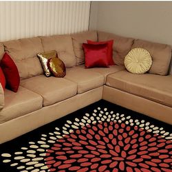 SECTIONAL SOFA 