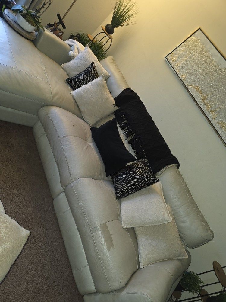 Italian LEATHER power Recliner USB Port Sofa.