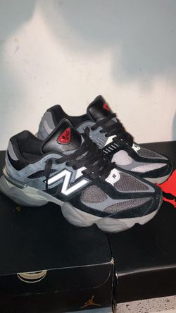 New balance 9060 (10 US Men’s)