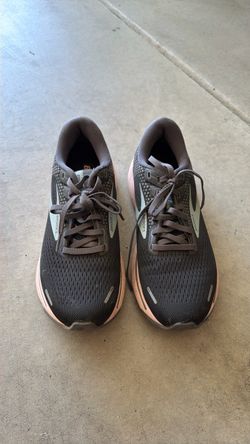 Brooks Ghost shoes women’s size 8