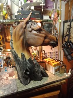 Vintage horse statue 12 inch tall.