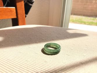 Beautiful 100% natural vintage Icy jadeite ring