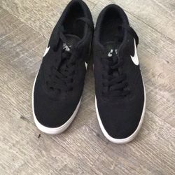 Nike Size 6 Youth