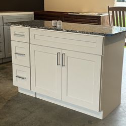 Vanity White Shaker 48x341/2 21 Deep