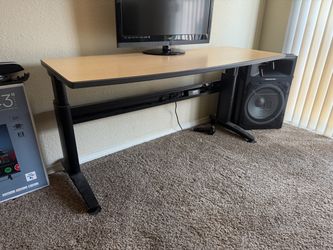 Adjustable table