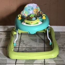PRACTICALLY NEW SAFETY 1ST BABY WALKER  MUSIC LIGHTS AND SONGS WORKS!!!!