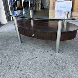 New Modern Coffee Table with Glass Top Pickup In San Ramon