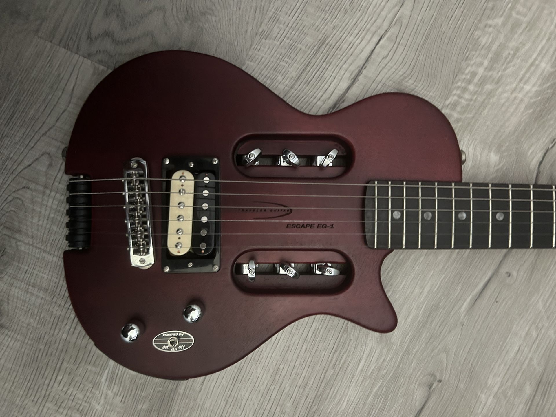 Traveler escape EG-1 Electric Guitar With Case