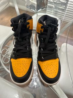 Nike Air Jordan 1 Mid Pollen Youth  Size 5.0