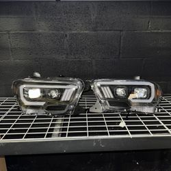 2016 - 2023 Toyota Tacoma - ANZO Headlights Projector White DRL