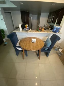 Dinning Table And Chairs 