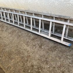 Straight Aluminum Extension Ladder - 28 ft 