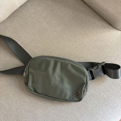 Lululemon Belt Bag Green Like New 