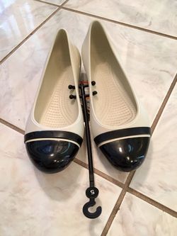 Brand New Crocs Flats With Black Patent Cap Toe - Size 5