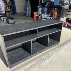 Dresser/ Tv Stand