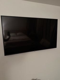 LG 60” 4K UHD HDR Smart TV – Very Good Condition