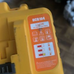 DCB104 4-Port Fast Charger – Like New 🔥 For Dewalt Batteries 