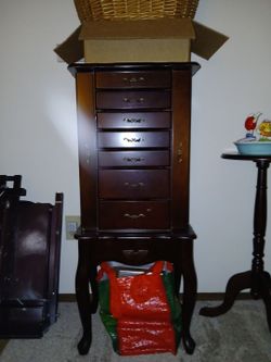 Jewelry cabinet