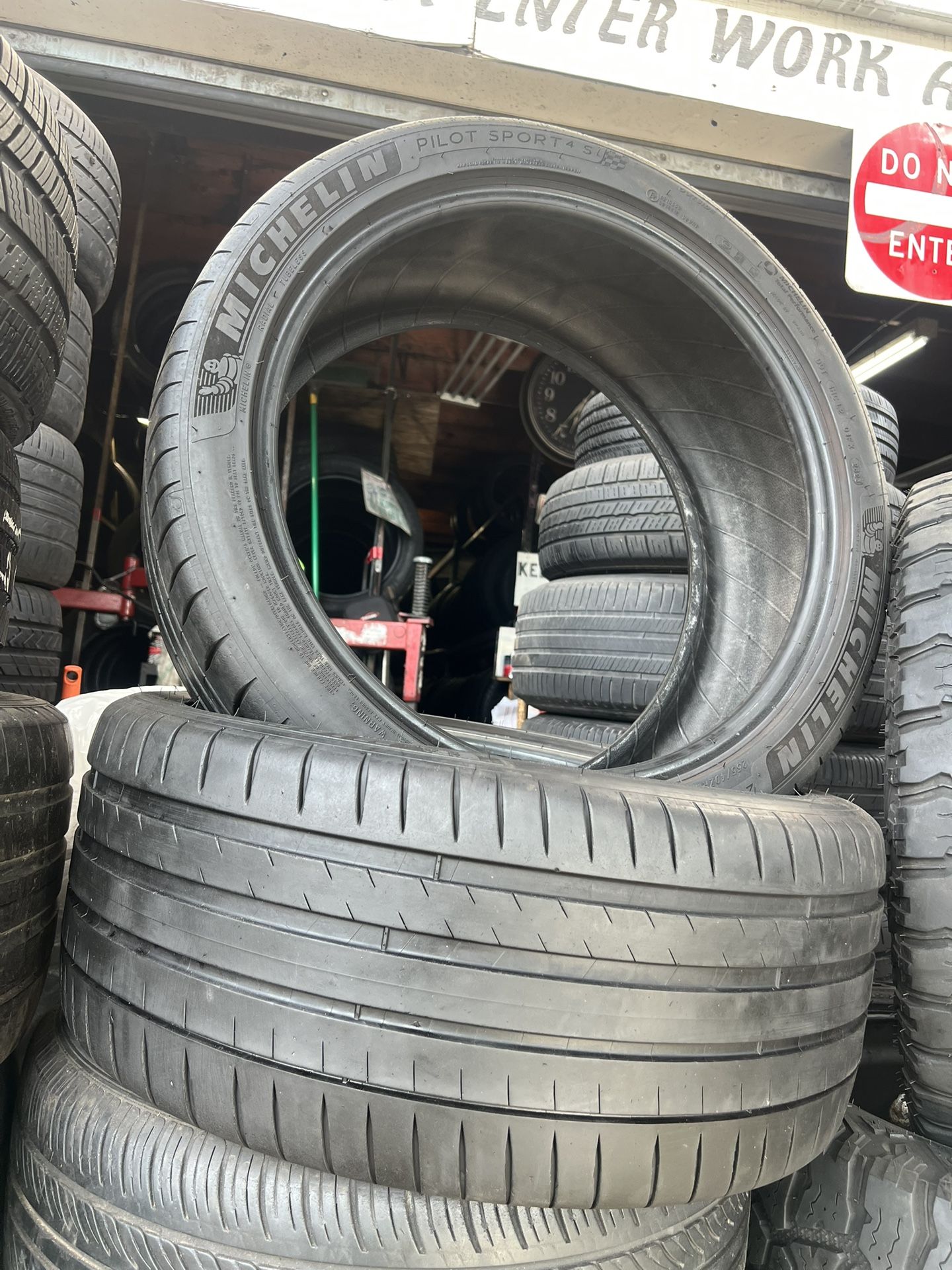 2 Michelin 255/40/20 Installation Included