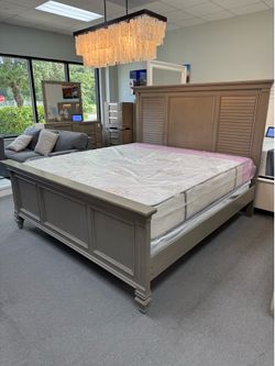 King bed frame (FREE 24H DELIVERY AND SETUP)