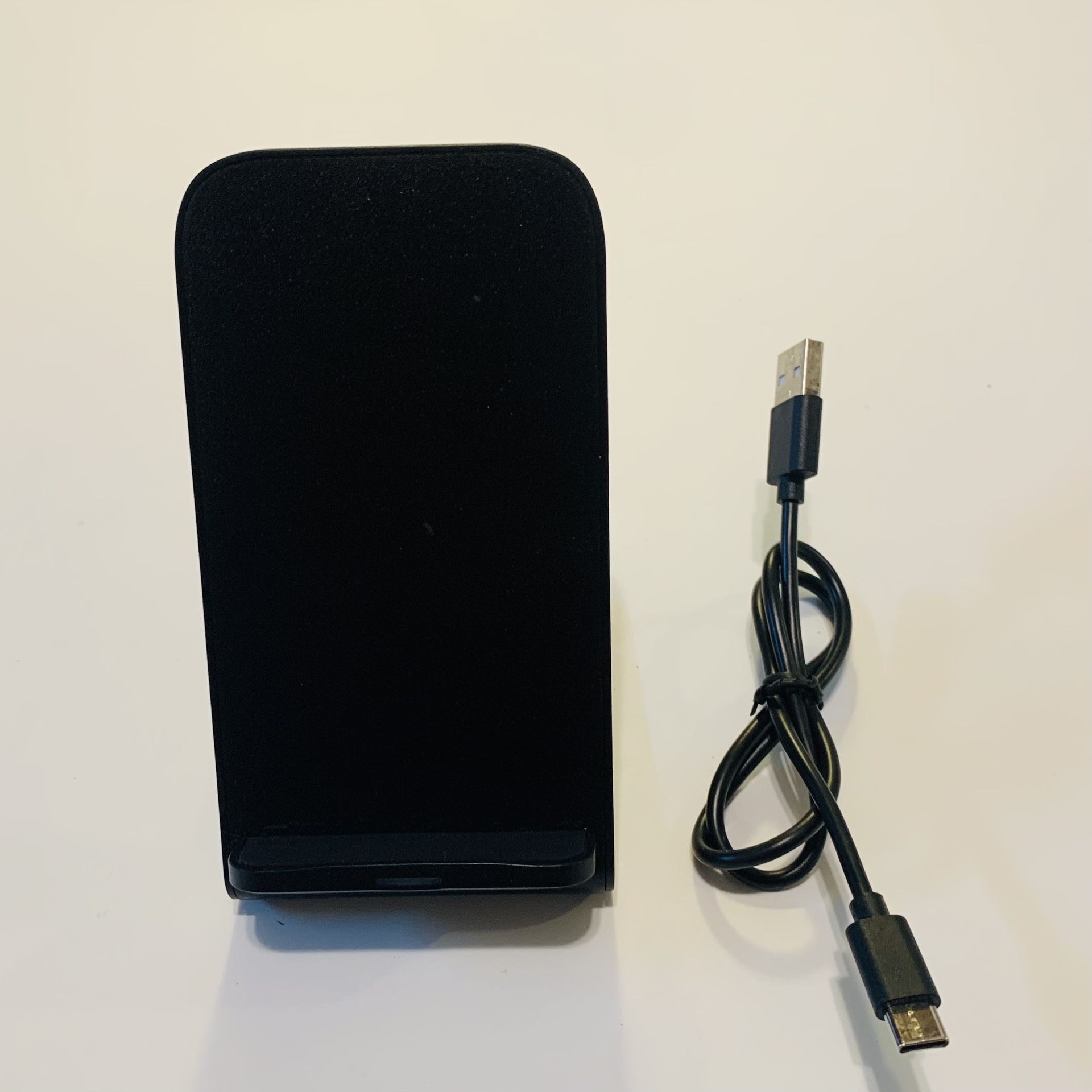 Wireless Charger Stand Dock CWD-V07 Black for iPhone Samsung Galaxy USED