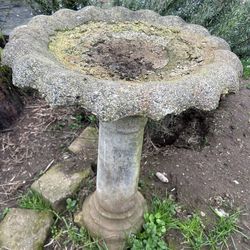 Cement  bird bath scalloped bowl / pillar . Read Description