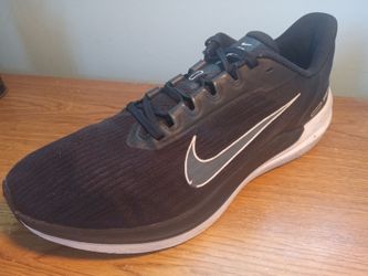 Nike men's shoes sz 9 nice and clean