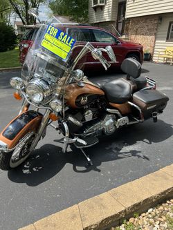 Harley Davidson / Motorcycle