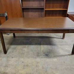 Traditional Executive Office Table Desk $200 (Good Condition)