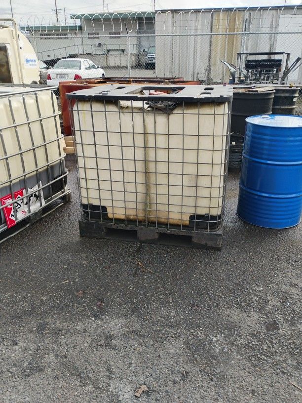 250 Gallon Plastic Liquid Tanks $45 Or Best Offer