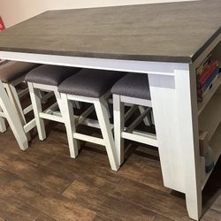 Tall Kitchen Table 60” by 30” 4 Stool Good Condition 