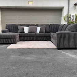 Huge Dark Grey Sectional Couch Sofa Form Ashley Furniture In Excellent Condition - FREE DELIVERY 🚛