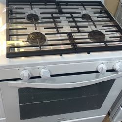 WHIRLPOOL WFG320M0BW 30-in 4 Burners 5.1-cu ft Freestanding Range 7Z