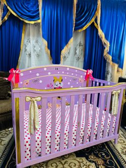 Convertible Minnie Mouse delta crib