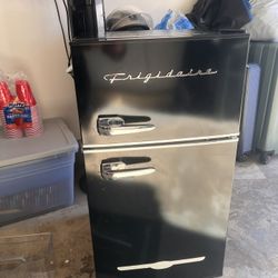 Retro Frigidaire Mini-fridge And Freezer 
