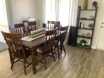 China and 6-Seater Table