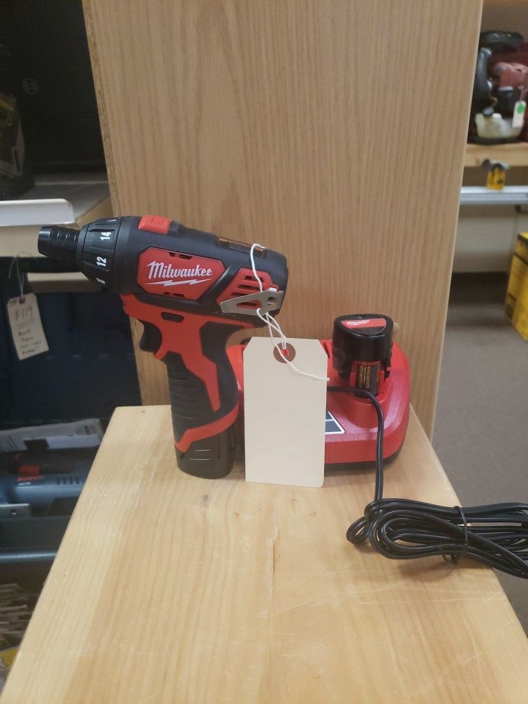 Milwaukee 12 Volt Screwdriver 2401-20