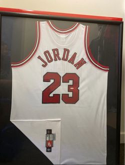 1998 UDA autographed Michael Jordan Jersey