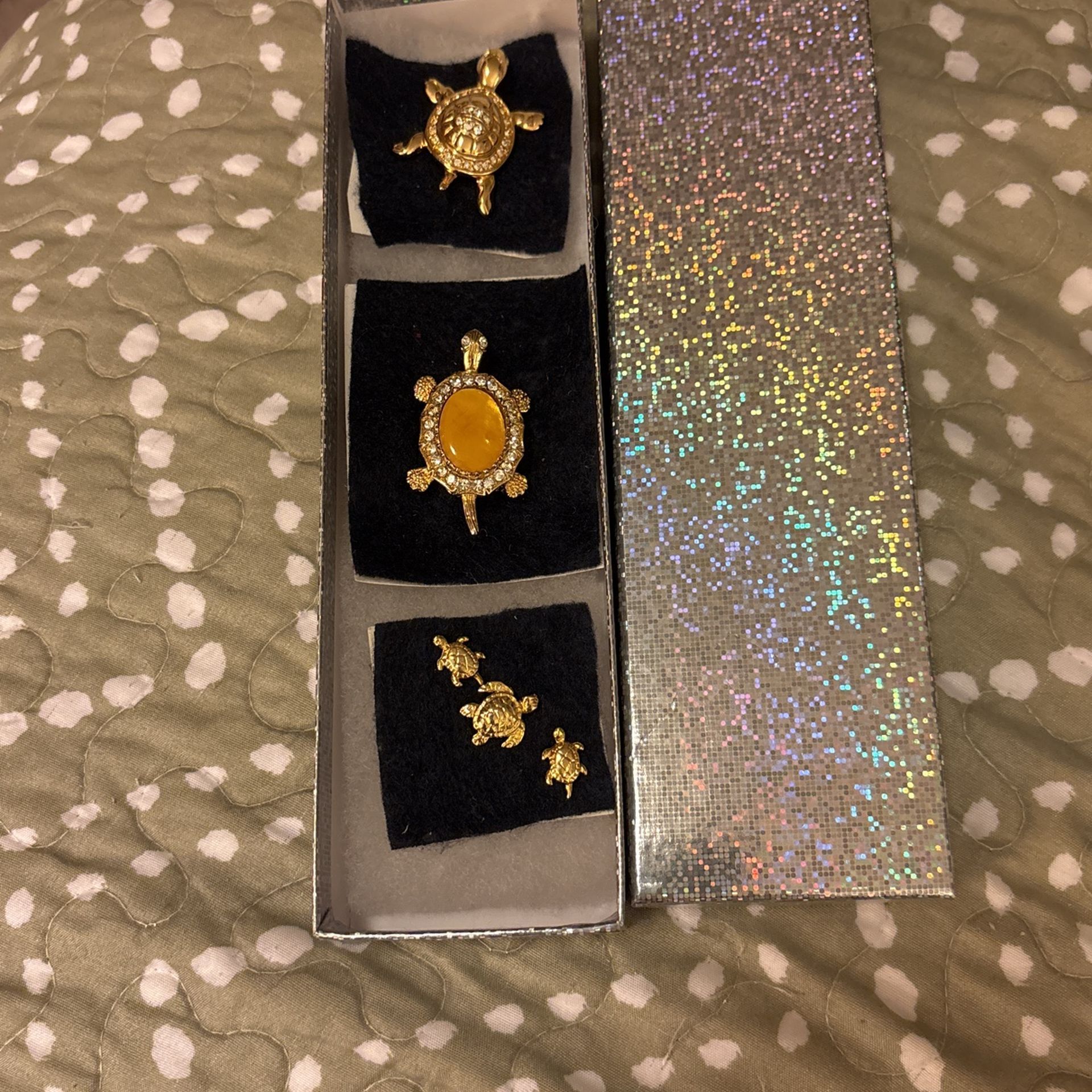 Set Of Five Assorted Vintage Gold Plated Turtle Jewelry Pieces