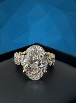 Big oval diamond Ring in yellow gold 💍
