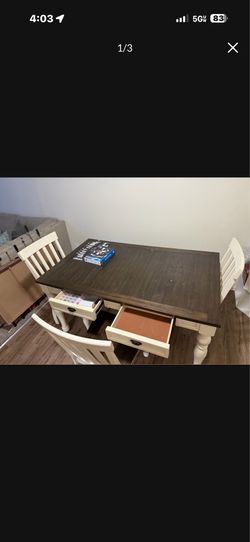 Dining table PLEASE READ DESCRIPTION
