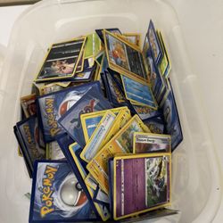 Pokémon Cards (100+ Lot)